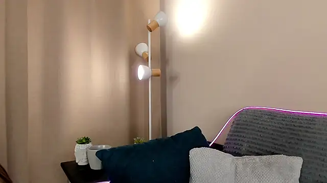 EdithHaskell online show from December 2024 07:33:01 PM