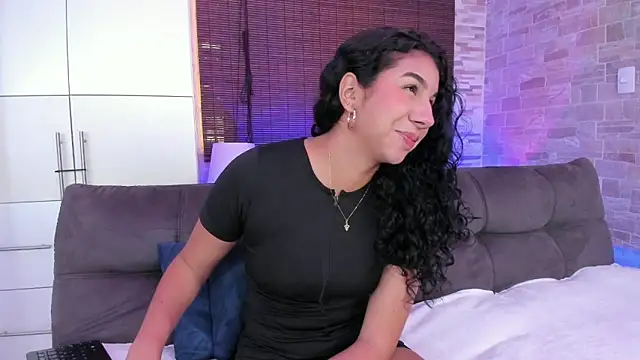 candyy bella online show from January 2025 03:00:01 PM