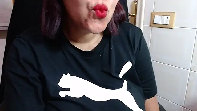 Foxlady2271 online show from May 2026 11:12:01 PM