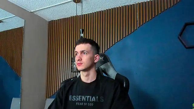 Snapshot of JacksonOlsenn chatting on February 2025 12:05:02 PM JacksonOlsenn online show from February 2025 12:05:02 PM