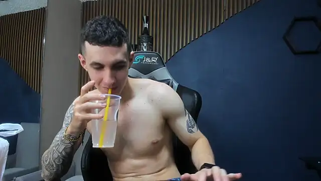 Snapshot of JacksonOlsenn chatting on February 2025 03:49:02 PM JacksonOlsenn online show from February 2025 03:49:02 PM