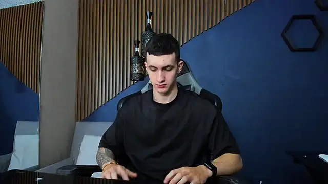 Snapshot of JacksonOlsenn chatting on February 2025 12:17:02 PM JacksonOlsenn online show from February 2025 12:17:02 PM