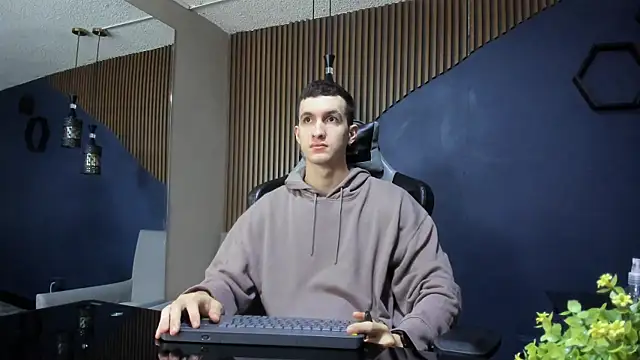 Snapshot of JacksonOlsenn chatting on February 2025 12:12:01 PM JacksonOlsenn online show from February 2025 12:12:01 PM