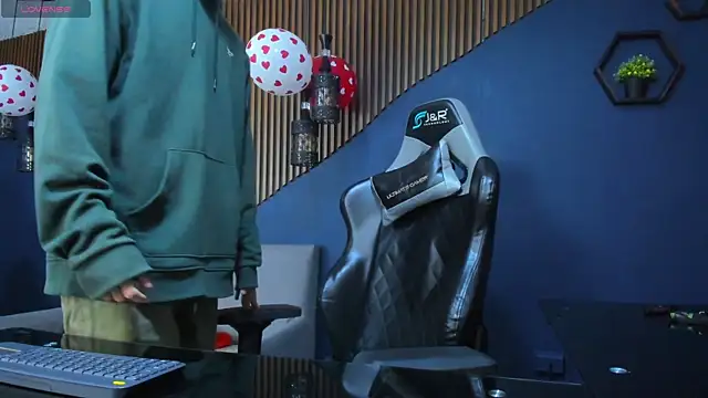 Snapshot of JacksonOlsenn chatting on February 2025 12:06:02 PM JacksonOlsenn online show from February 2025 12:06:02 PM