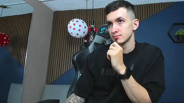 Snapshot of JacksonOlsenn chatting on February 2025 12:06:02 PM JacksonOlsenn online show from February 2025 12:06:02 PM