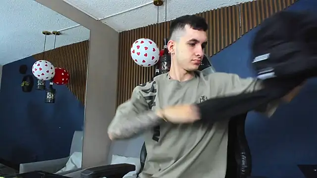 Snapshot of JacksonOlsenn chatting on February 2025 11:57:02 AM JacksonOlsenn online show from February 2025 11:57:02 AM