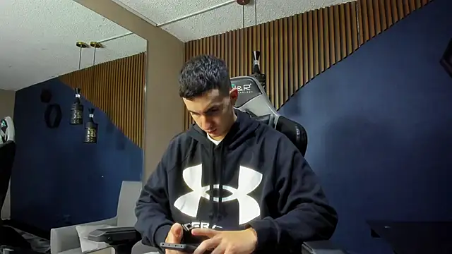 Snapshot of JacksonOlsenn chatting on February 2025 12:05:02 PM JacksonOlsenn online show from February 2025 12:05:02 PM