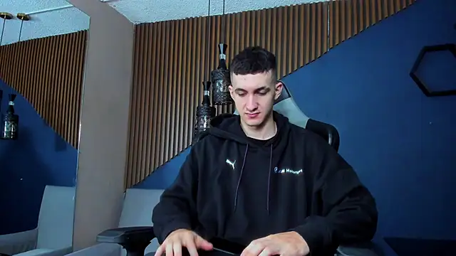 Snapshot of JacksonOlsenn chatting on March 2025 11:58:02 AM JacksonOlsenn online show from March 2025 11:58:02 AM