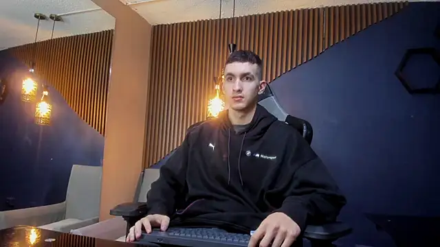 Snapshot of JacksonOlsenn chatting on March 2025 12:01:02 PM JacksonOlsenn online show from March 2025 12:01:02 PM