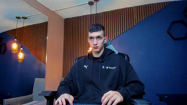 Snapshot of JacksonOlsenn chatting on March 2025 12:04:02 PM JacksonOlsenn online show from March 2025 12:04:02 PM