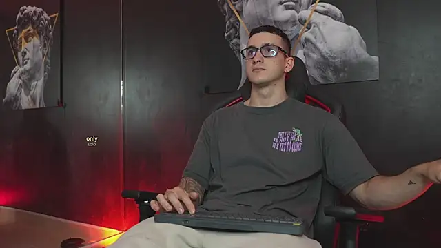 Snapshot of JacksonOlsenn chatting on November 2025 09:37:02 PM JacksonOlsenn online show from November 2025 09:37:02 PM