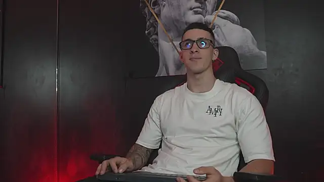 Snapshot of JacksonOlsenn chatting on November 2025 09:02:01 PM JacksonOlsenn online show from November 2025 09:02:01 PM