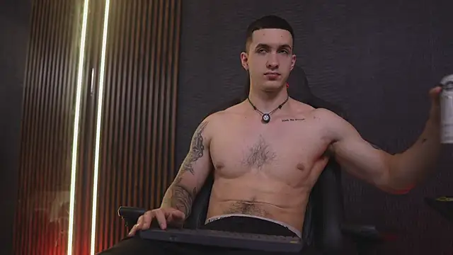 JacksonOlsenn online show from April 2026 08:28:02 PM