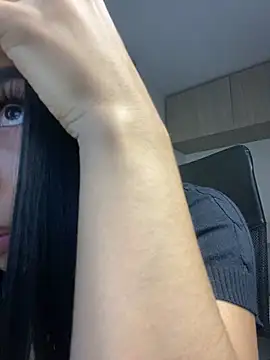 maddy bronw  online show from December 2024 11:46:02 PM