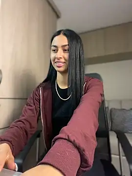 maddy bronw  online show from December 2024 04:15:02 AM