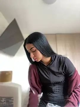 maddy bronw  online show from December 2024 08:25:02 PM