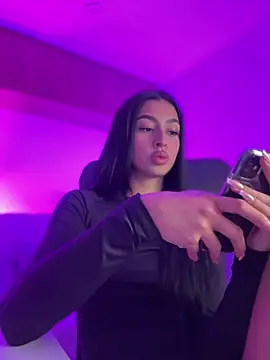 maddy bronw  online show from January 2025 04:03:01 AM