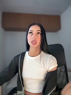 maddy bronw  online show from February 2025 09:41:02 PM