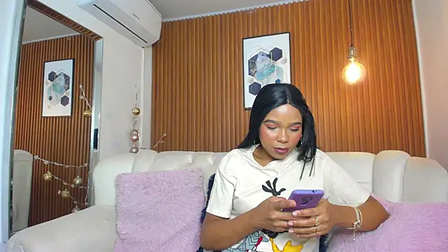 Snapshot of RoxannaHanson chatting on December 2024 03:02:02 AM RoxannaHanson online show from December 2024 03:02:02 AM