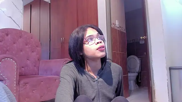 evelyn wine online show from November 2025 06:18:01 PM