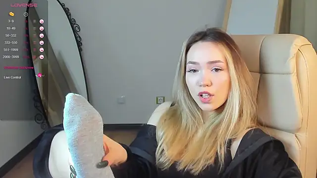 Evia r0se online show from January 2025 11:38:02 AM