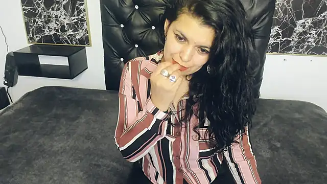 Snapshot of scarlett_w0lf chatting on January 2025 03:59:02 PM scarlett w0lf online show from January 2025 03:59:02 PM