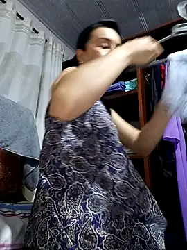 Samantha Sullivan  online show from September 2025 03:39:01 AM