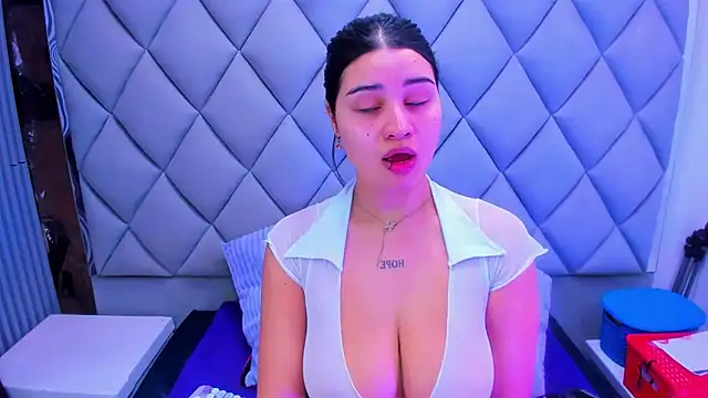 venusowen  online show from November 2025 01:44:01 PM