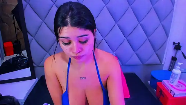 venusowen  online show from December 2025 01:39:02 PM