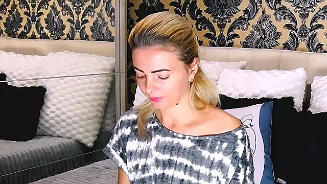 Aly girl1 online show from October 2025 10:03:01 AM