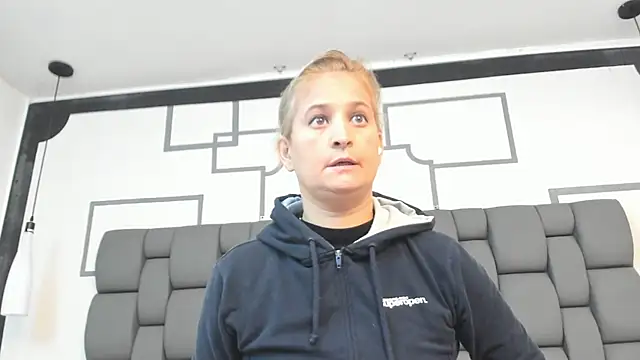 Jade squirtt online show from October 2025 01:11:01 PM