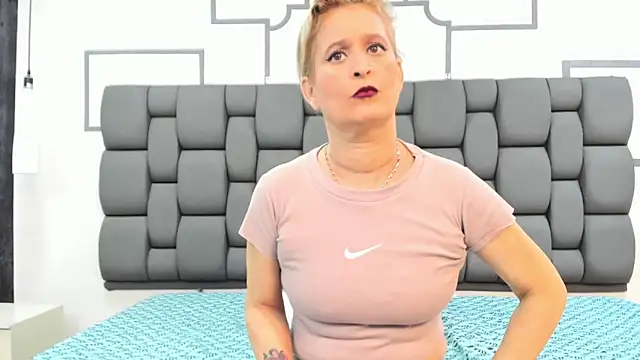 Jade squirtt online show from October 2025 12:41:02 PM