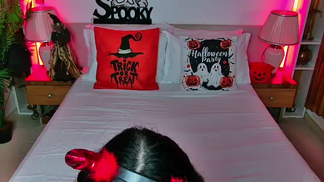 MadilynFox online show from October 2025 07:48:02 PM