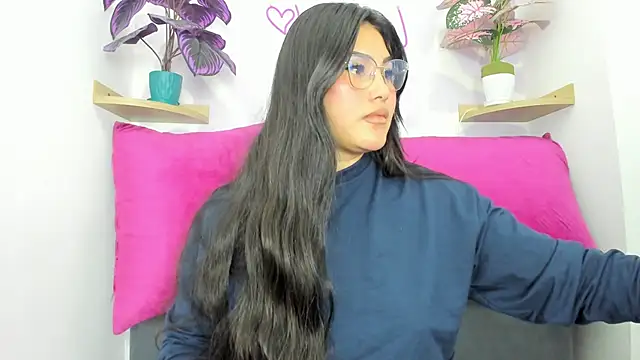 Little Ivy online show from September 2025 04:08:01 PM