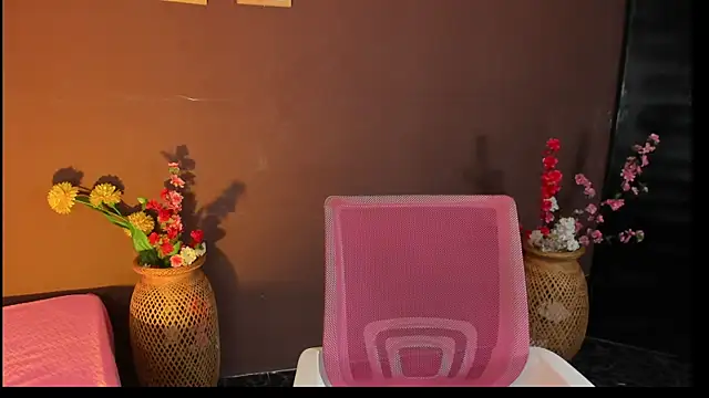 Little Ivy online show from December 2025 06:58:01 PM