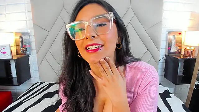 Isis Osman online show from January 2025 11:30:01 PM