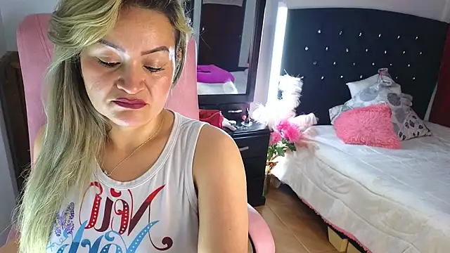 scarletteowens online show from February 2026 07:28:01 PM