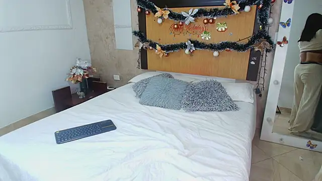 mialopez52 online show from December 2025 10:59:02 PM