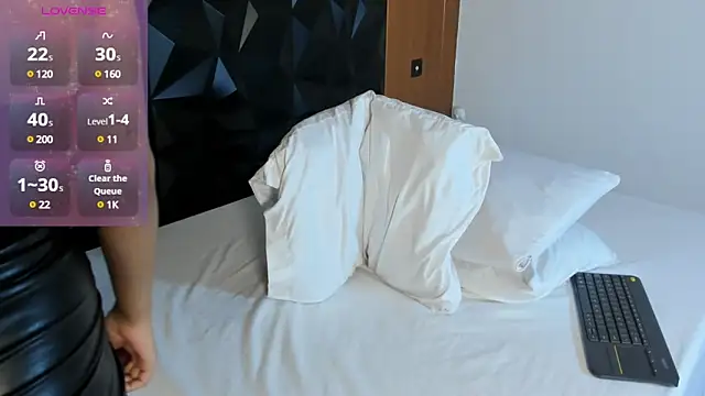 Wendy Marchall online show from February 2025 06:47:02 PM