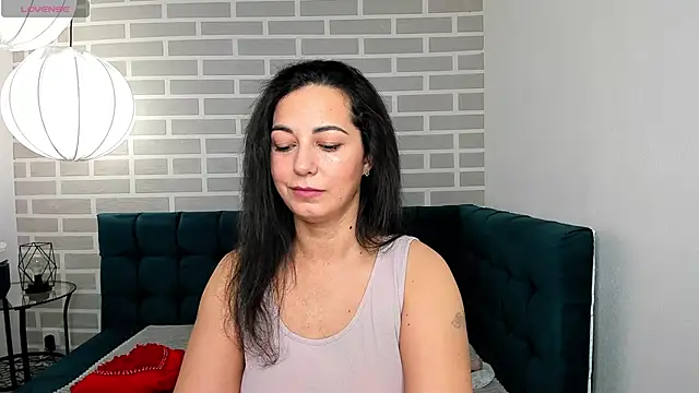 Linda Insatiable online show from November 2025 01:29:02 AM