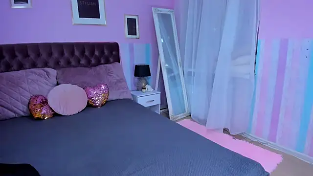 Laura Leee online show from March 2025 12:35:02 PM