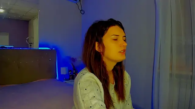 Laura Leee online show from November 2025 06:18:02 AM