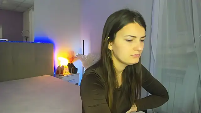 Laura Leee online show from December 2025 06:11:01 AM