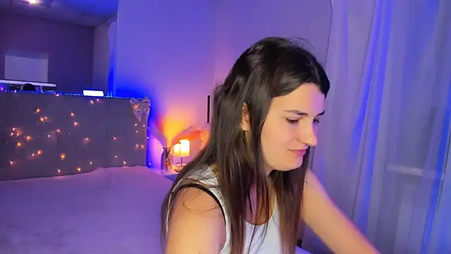 Snapshot of Laura_Leee chatting on June 2026 04:53:02 AM Laura Leee online show from June 2026 04:53:02 AM