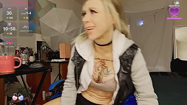 VeronicaRonnieTaylor online show from December 2024 12:47:02 PM