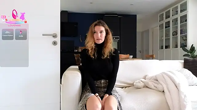 Luxymin34 online show from February 2025 01:33:01 PM