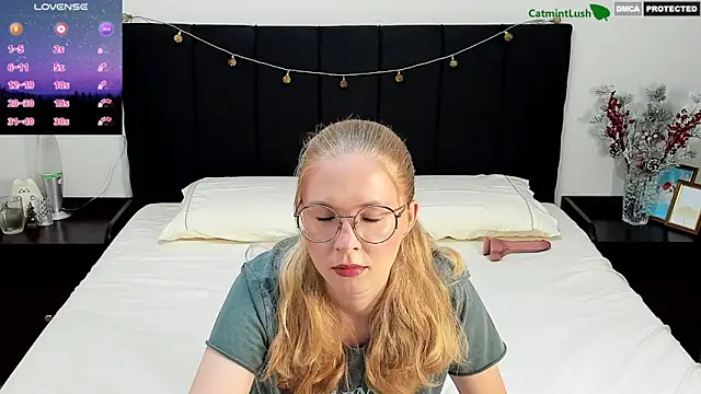 CatmintLush online show from December 2025 11:34:01 PM