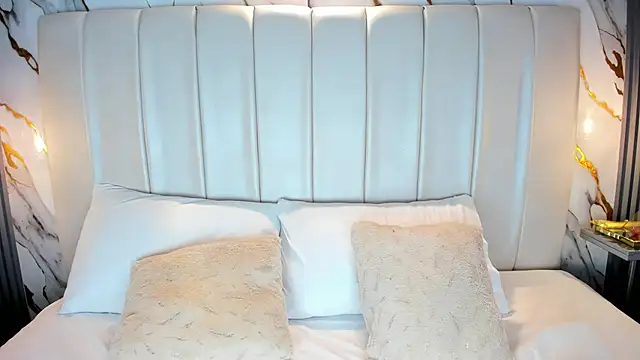 AvyMilton online show from October 2025 11:44:01 AM