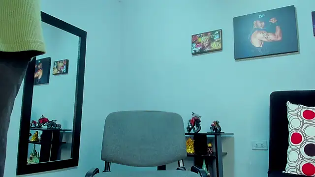 SamirHazard97 online show from December 2024 02:21:01 AM