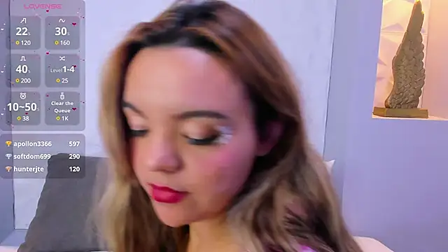 Snapshot of EmilyRouss_ chatting on February 2025 01:34:01 AM EmilyRouss online show from February 2025 01:34:01 AM